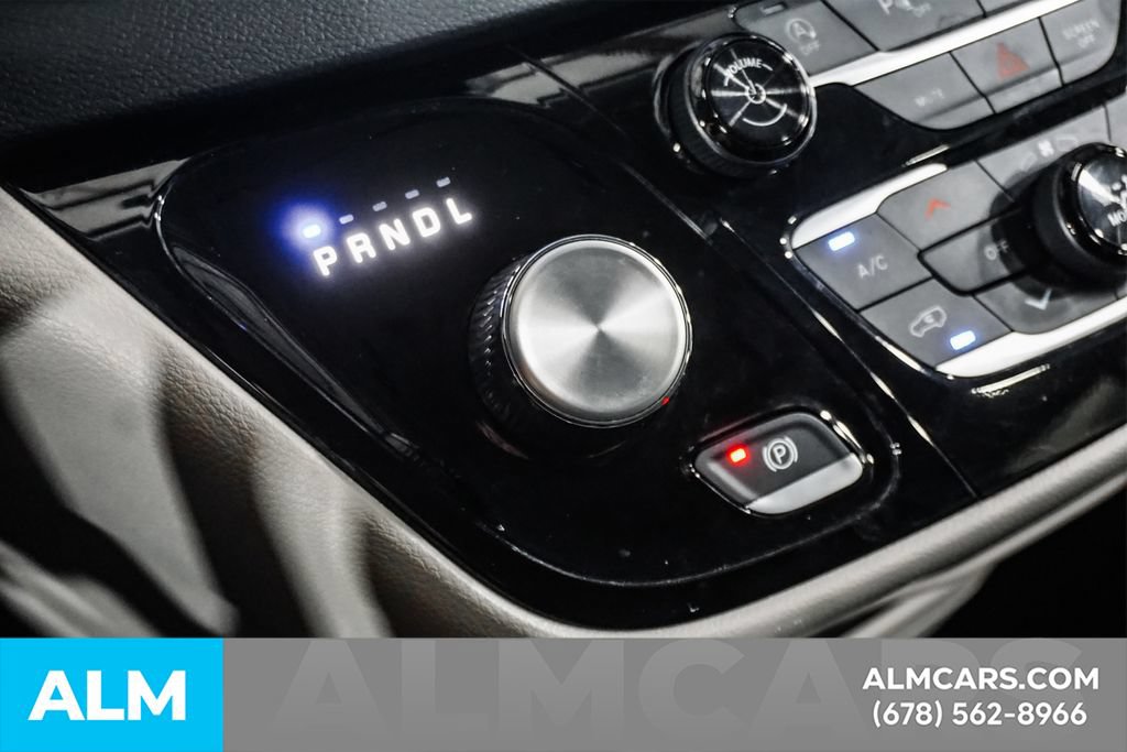 Used 2023 Chrysler Pacifica Touring-L FWD image 40