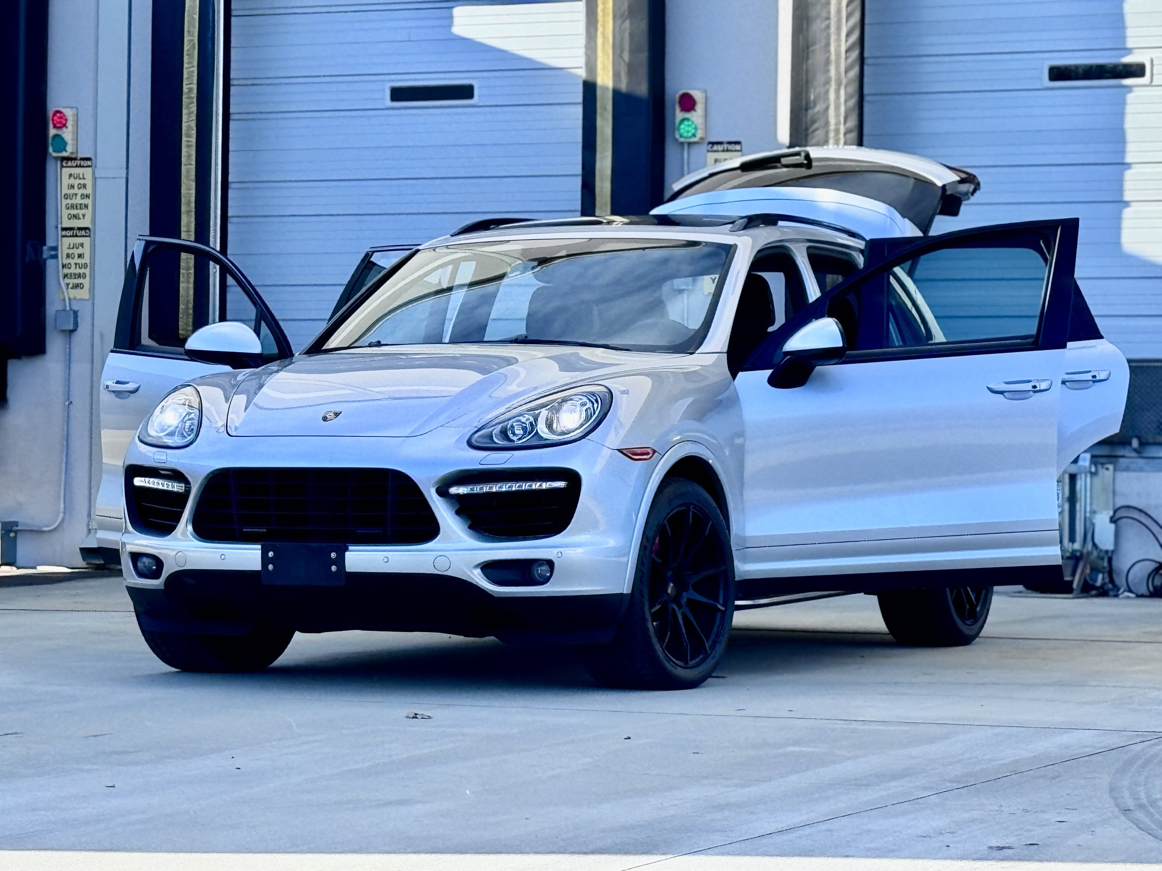 Used 2014 Porsche Cayenne Turbo S AWD/4WD image 2