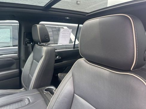 Used 2021 GMC Yukon XL SLT w/ SLT Premium Package AWD/4WD image 7