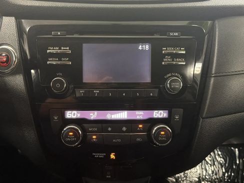 Used 2017 Nissan Rogue SV FWD image 14