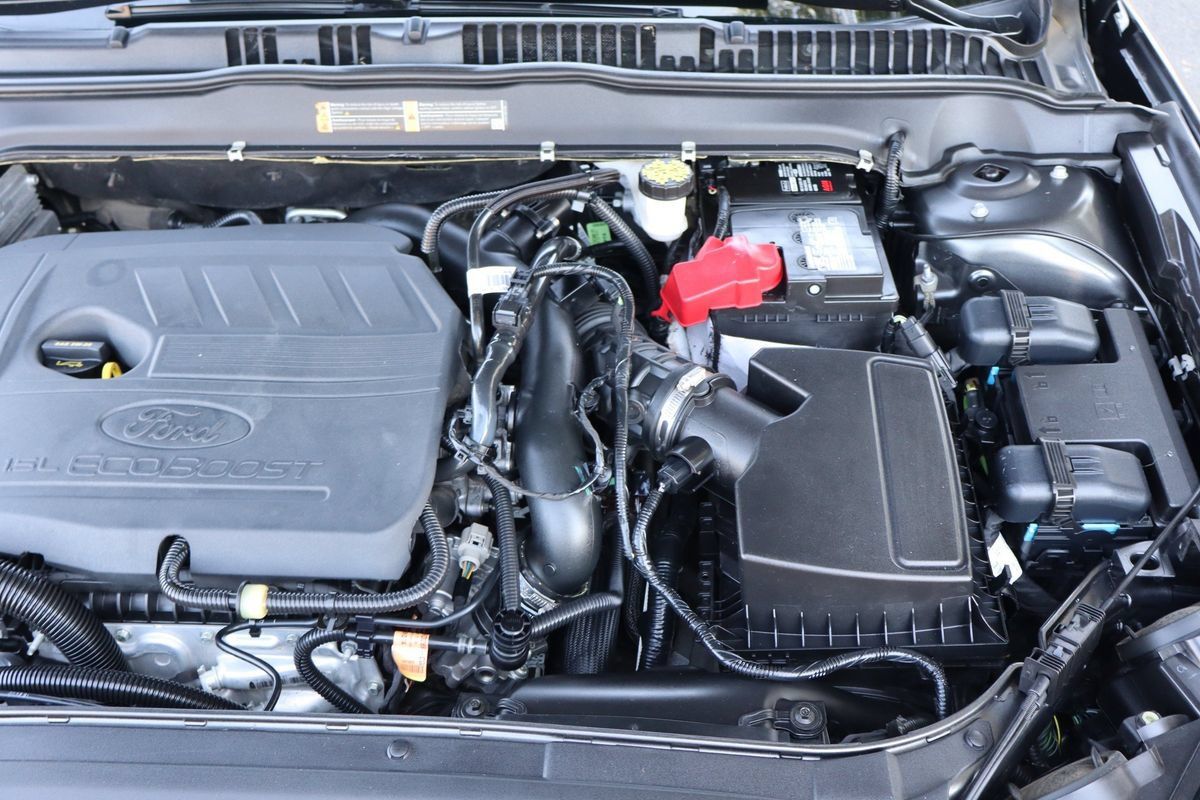 Used 2018 Ford Fusion SE w/ Equipment Group 201A FWD image 40