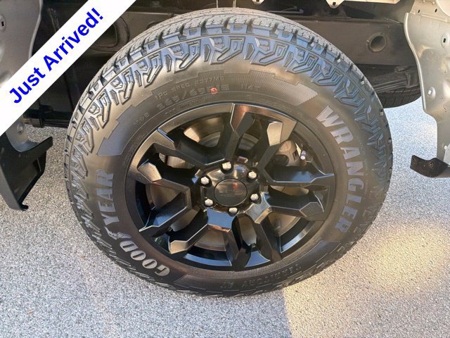 Used 2022 Chevrolet Silverado 1500 LT AWD/4WD image 17