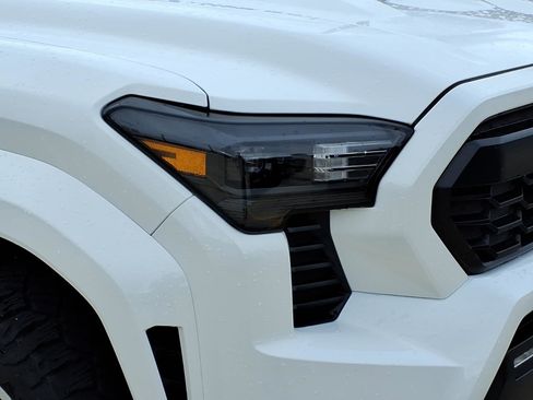 Used 2025 Toyota Tacoma TRD Sport AWD/4WD image 4