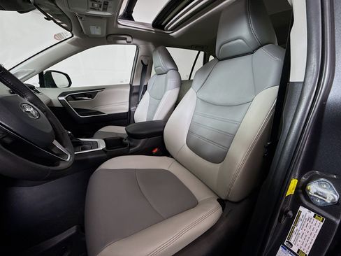 Certified 2022 Toyota RAV4 XLE Premium image 11