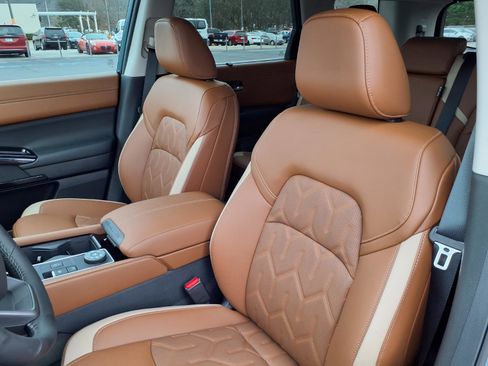 New 2026 Nissan Pathfinder Platinum image 13