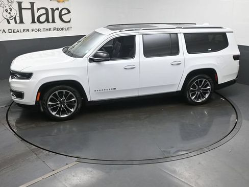 Used 2023 Jeep Wagoneer L Series III w/ Premium Group I AWD/4WD image 59