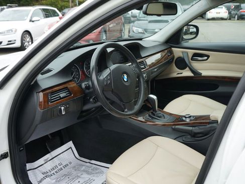 Used 2011 BMW 328i xDrive Sedan AWD/4WD image 11