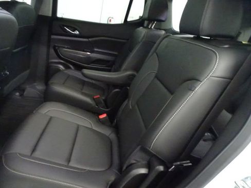 Used 2023 GMC Acadia SLT w/ Preferred Package AWD/4WD image 4