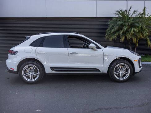 Certified 2025 Porsche Macan image 10