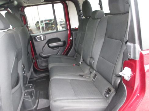 Used 2021 Jeep Gladiator Willys image 11