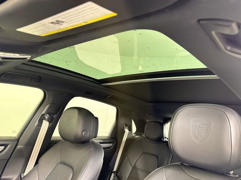 Certified 2022 Porsche Cayenne Platinum Edition AWD/4WD image 17