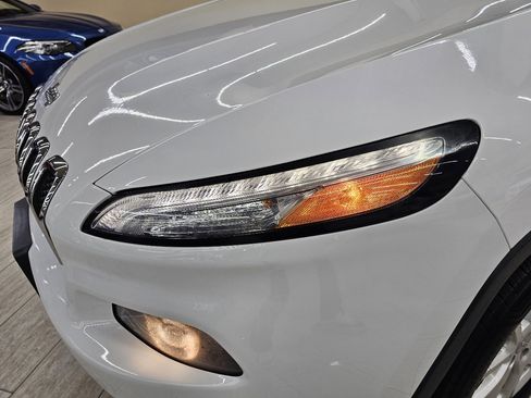 Used 2014 Jeep Cherokee Latitude w/ Comfort/Convenience Group image 10