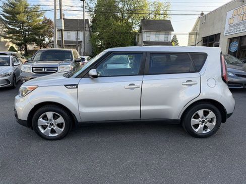Used 2017 Kia Soul w/ Convenience Package FWD image 5