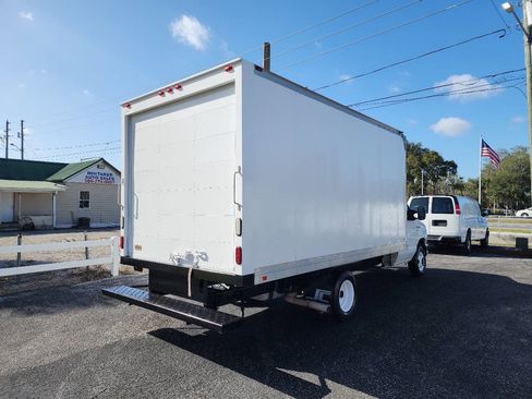 Used 2015 Ford E-350 and Econoline 350 Super Duty image 5