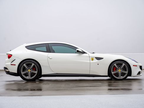 Used 2014 Ferrari FF image 19
