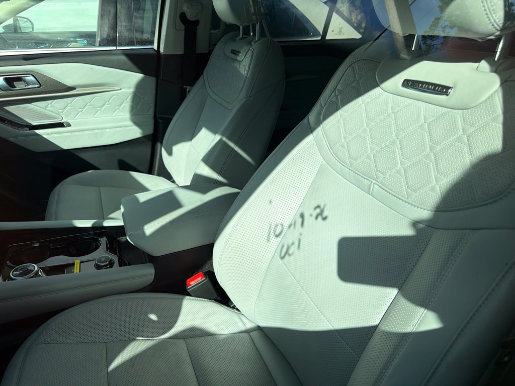 Certified 2026 Ford Explorer Platinum w/ LUX Leather Package AWD/4WD image 3