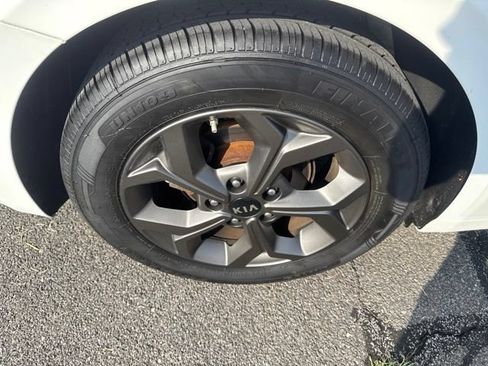 Used 2020 Kia Forte LXS FWD image 9