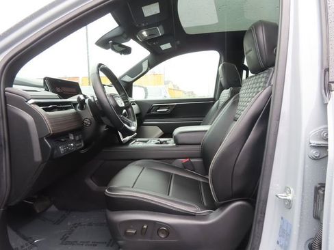 Used 2024 GMC Sierra EV Denali image 16