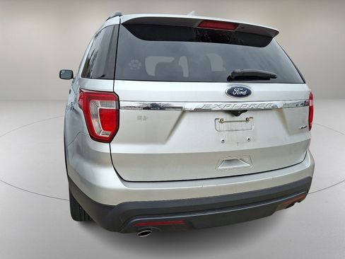 Used 2017 Ford Explorer image 6