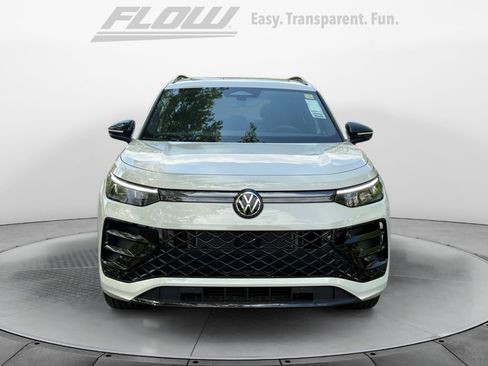 New 2026 Volkswagen Tiguan SE R-Line AWD/4WD image 2