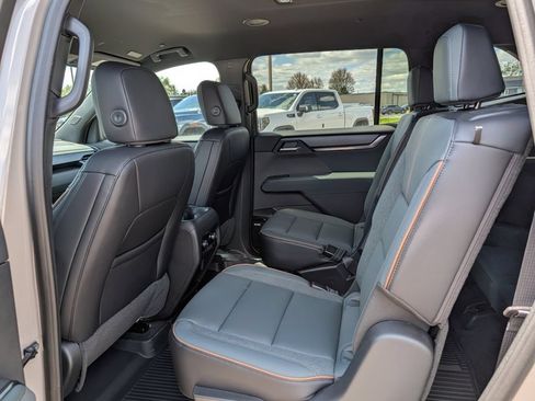 New 2026 GMC Acadia AT4 w/ Luxury Package AWD/4WD image 33