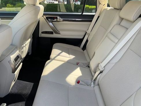 Used 2020 Lexus GX 460 Premium w/ Premium Package AWD/4WD image 18