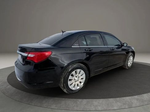 Used 2011 Chrysler 200 LX FWD image 5