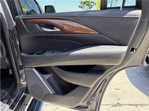 Used 2017 Cadillac Escalade Premium Luxury AWD/4WD image 25