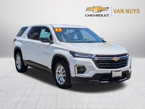 Used 2023 Chevrolet Traverse LS FWD image 3