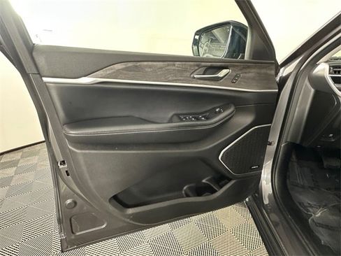 Certified 2022 Jeep Grand Cherokee Limited 4xe w/ Luxury Tech Group II image 18