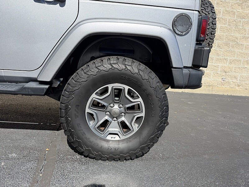Used 2015 Jeep Wrangler Unlimited Rubicon w/ Connectivity Group AWD/4WD image 10