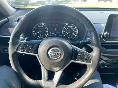 Used 2022 Nissan Altima 2.5 SR FWD image 11