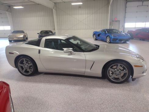 Used 2007 Chevrolet Corvette Coupe w/ Preferred Equipment Group RWD image 4