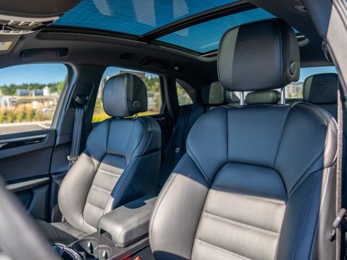 Certified 2026 Porsche Macan AWD/4WD image 5