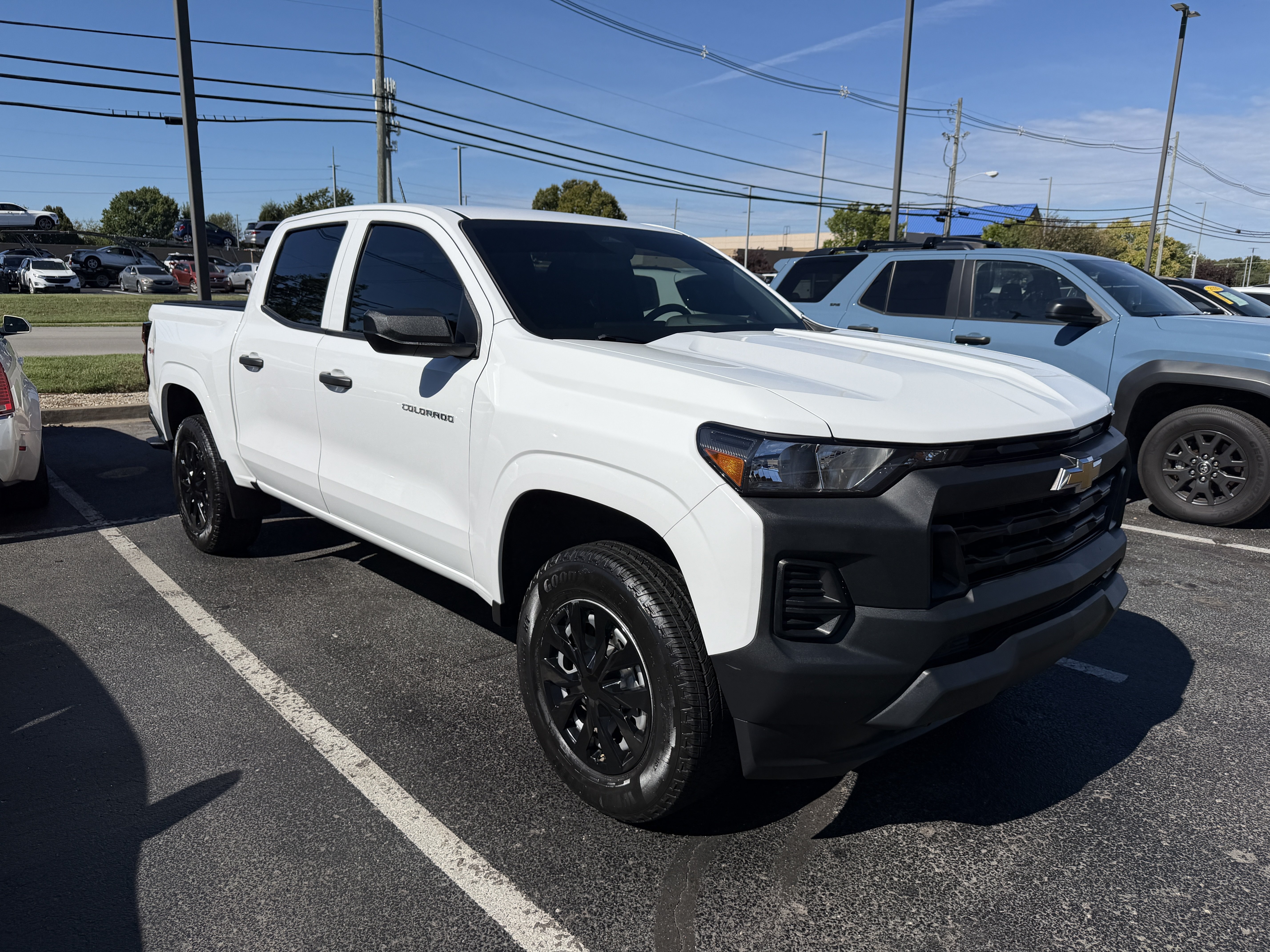 Used 2025 Chevrolet Colorado W/T AWD/4WD image 2