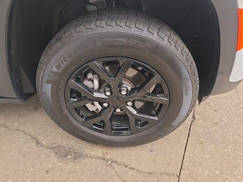 Used 2024 Jeep Grand Cherokee Altitude image 24