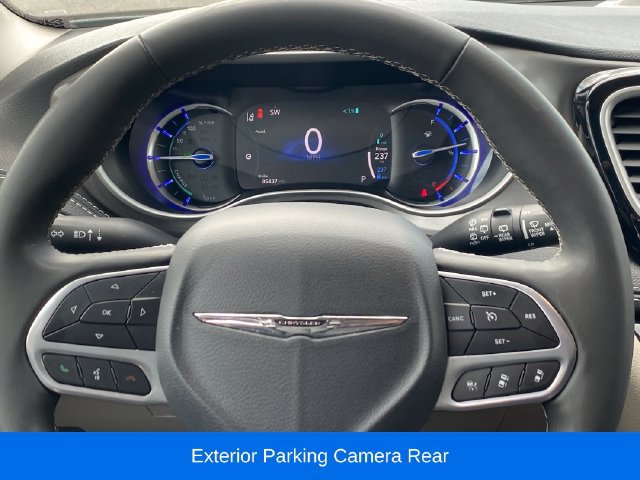 Used 2024 Chrysler Pacifica Limited FWD image 8