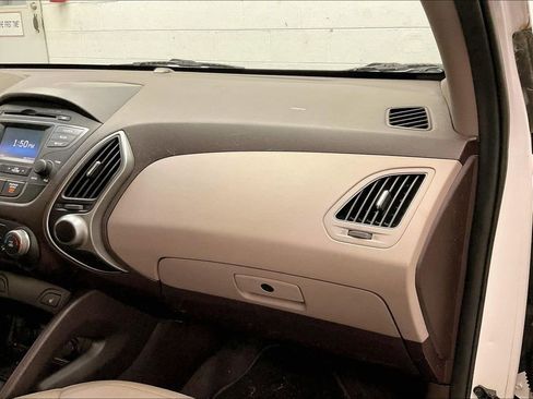 Used 2015 Hyundai Tucson SE image 13