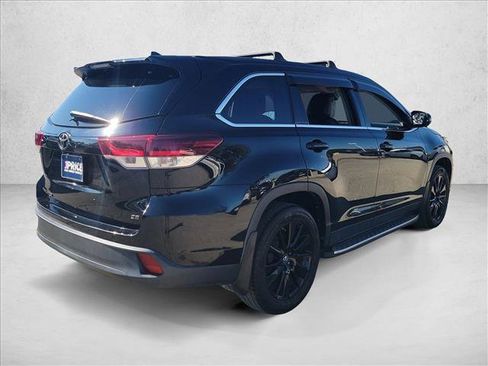 Used 2019 Toyota Highlander SE image 5