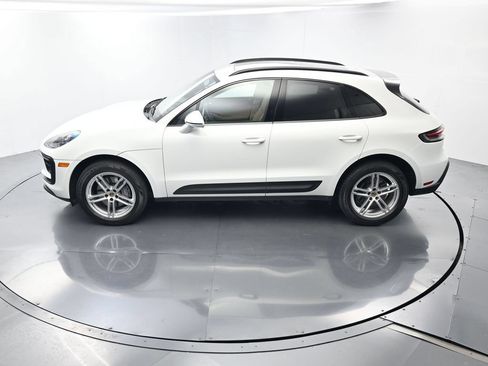 Certified 2022 Porsche Macan AWD/4WD image 34