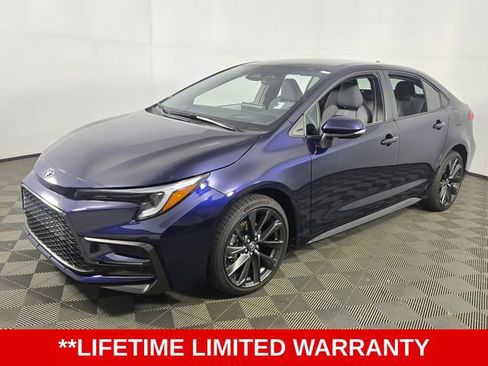 Used 2025 Toyota Corolla SE image 3
