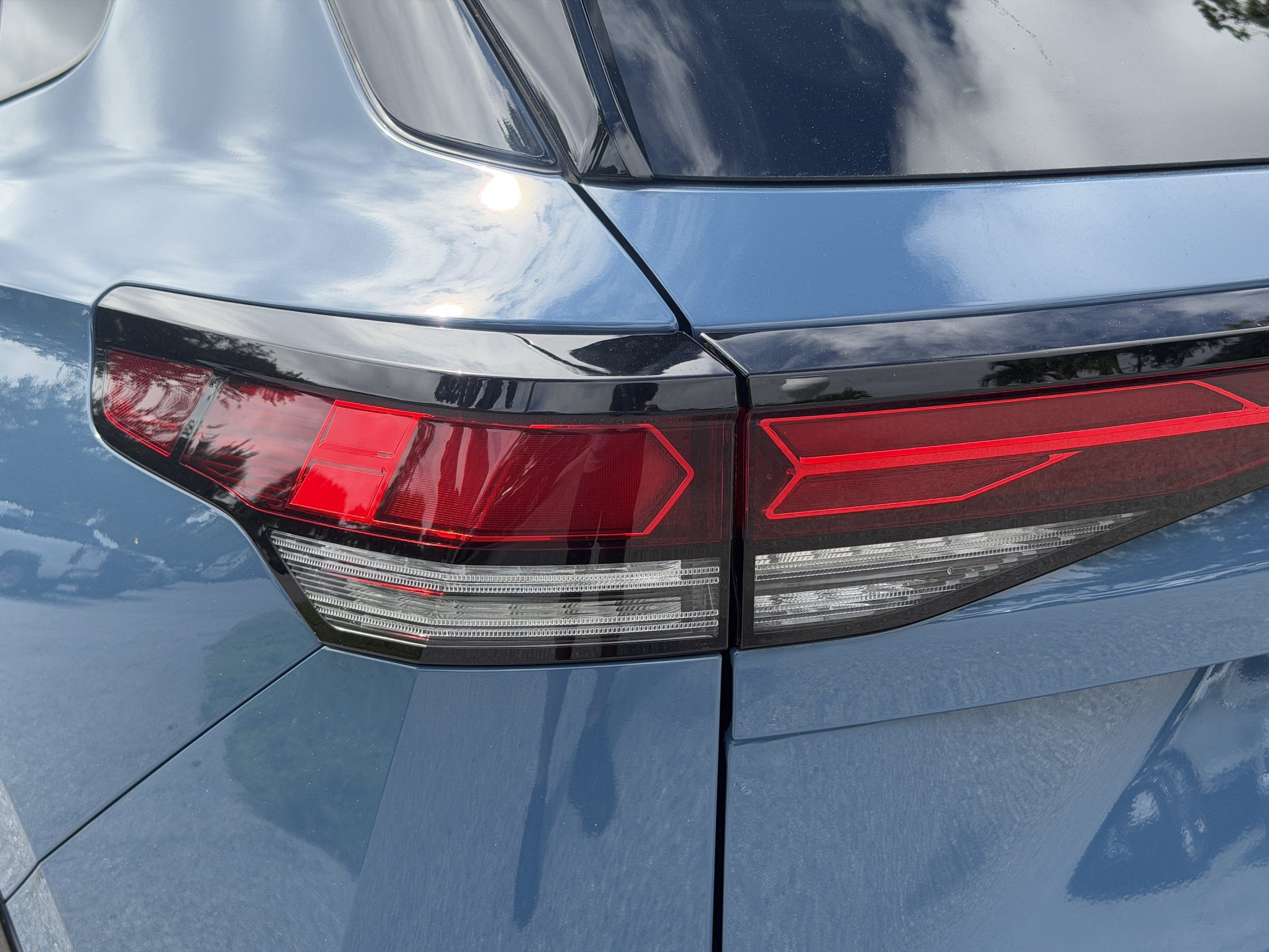 New 2026 Volkswagen Tiguan SE R-Line FWD image 10
