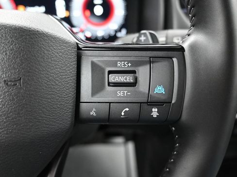 Used 2025 Nissan Rogue SL FWD image 25