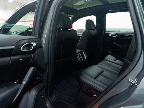 Used 2016 Porsche Cayenne image 25