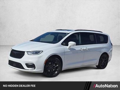 Used 2021 Chrysler Pacifica Touring-L w/ Uconnect Theater Family Group
