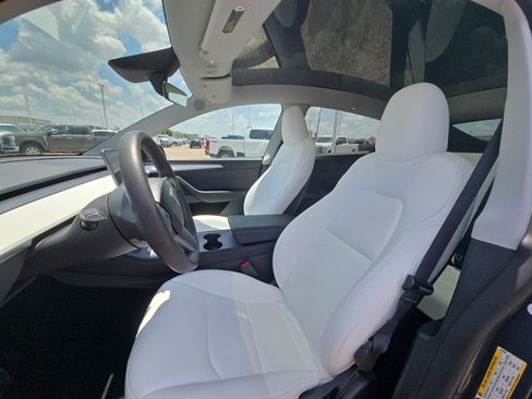 Used 2023 Tesla Model Y 2WD image 15