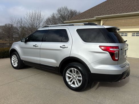 Used 2014 Ford Explorer XLT w/ Equipment Group 202A image 3