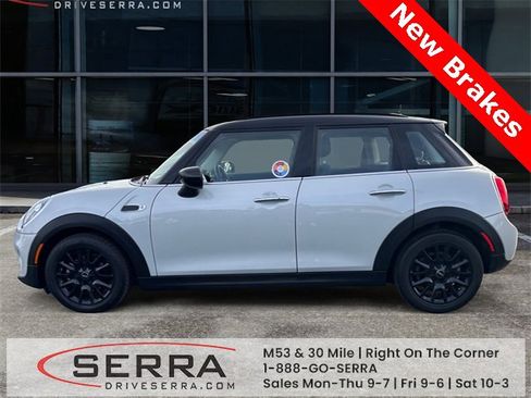 Used 2021 MINI Cooper 4-Door Hardtop w/ 6.5" Touchscreen Package image 2