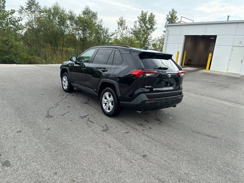 Used 2020 Toyota RAV4 LE AWD/4WD image 4