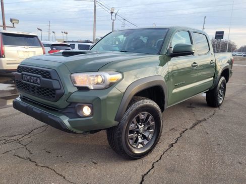 Used 2021 Toyota Tacoma SR5 w/ Trail Edition RWD image 1